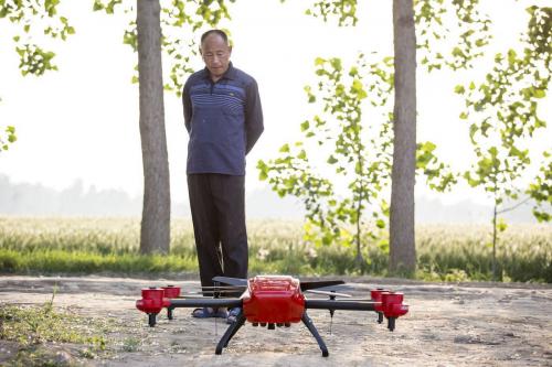 想要农业赶上时代，先要让无人机赶上农业