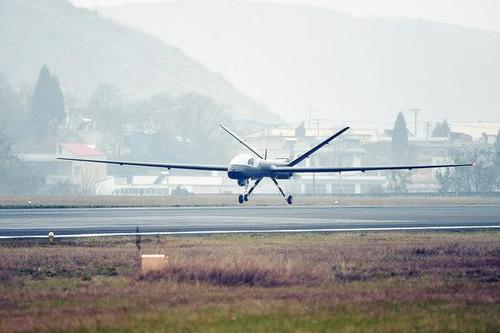 无人机国家队列阵 “翼龙”凌空展翼