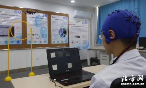 无人机技术再现黑科技 用脑电波控制的无人机你见过吗？