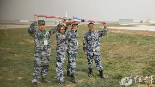 无人机挑战赛高手云集，一支“小白”团队为何引来全场瞩目