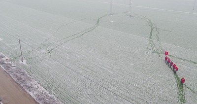 安徽宿州供电无人机冒雪巡线保供电