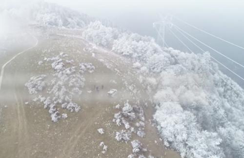 冷惨了！四川电网用电负荷创新高 覆冰检测启用无人机