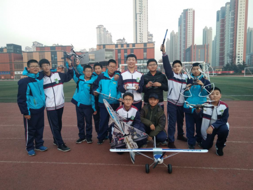 翱翔苍穹，蓝色梦想从这里起飞 ——西海岸新区实验初中特色无人机课程