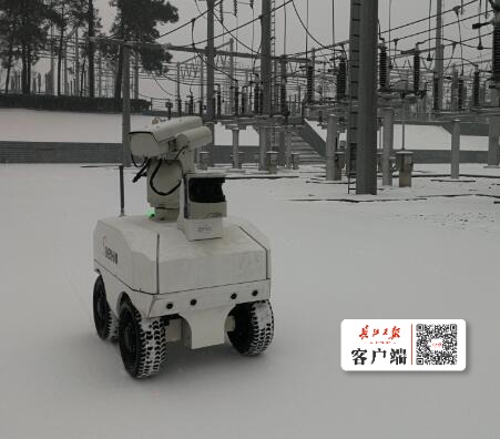 让武汉人大雪天放心用电 无人车无人机上阵巡检