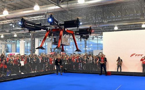 意大利科技日活动再创无人机载重吉尼斯世界纪录