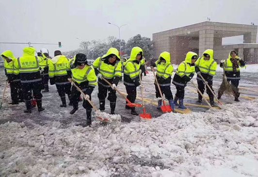 长沙城管运用慧明捷无人机指挥抗冰除雪 