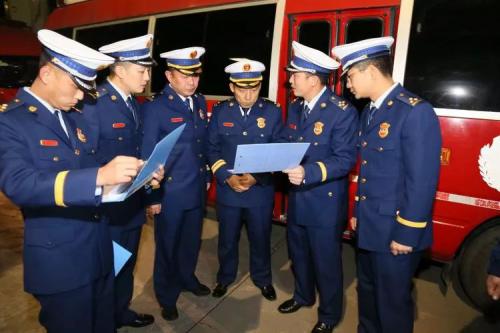 【转】苦练本领谋打赢 聚焦实战立新功——汉中市消防救援支队开展夜间灭火救援实战演练 