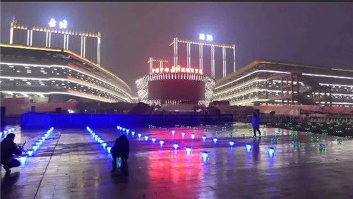 300架无人机刷爆朋友圈 岳塘国际商贸城惊艳全城