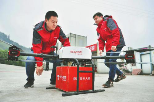 无人机四川常态化送货第1单：大爷收到“飞”来年货