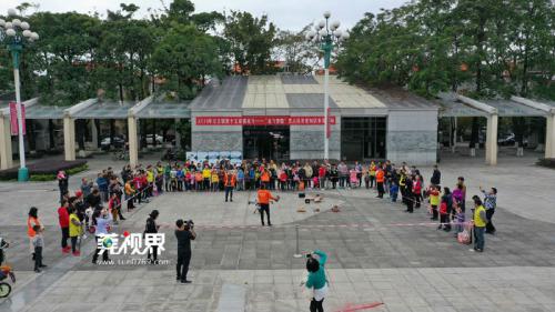 【莞视界】石龙萌娃争相体验“无人机”首飞