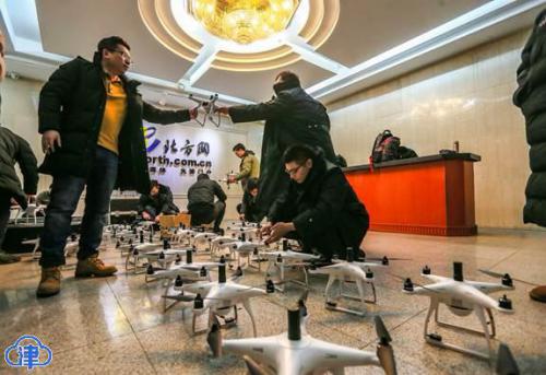 一百五十架无人机与他们的十五个保姆