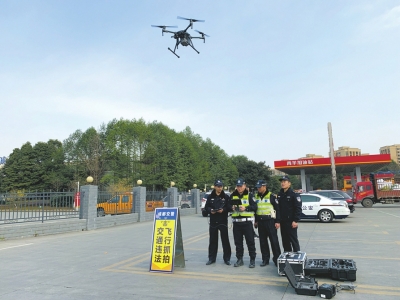 无人机空中抓拍 成都严管高速路违法