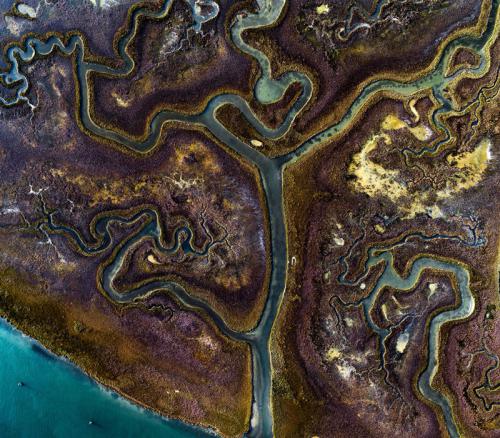 美哭了!西班牙摄影师无人机航拍震撼水域