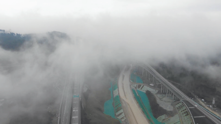 警用无人机 记录团雾来袭