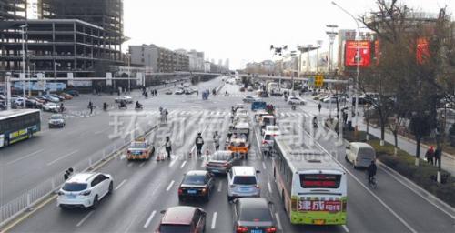 唐山:交警发挥空中优势 警用无人机助力节期交通治理 