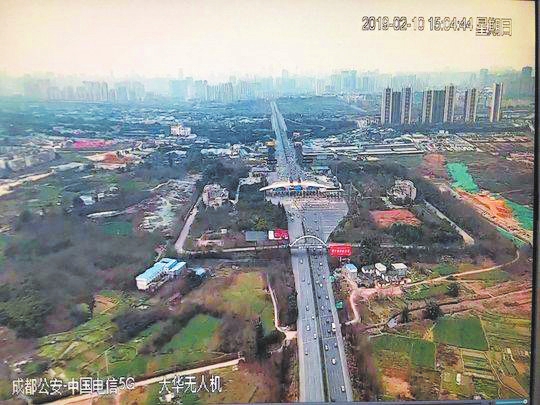 川A大军归来 5G无人机“飞天”看春节返程路况