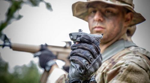 手掌大小的无人机，会成为士兵作战的标配吗？