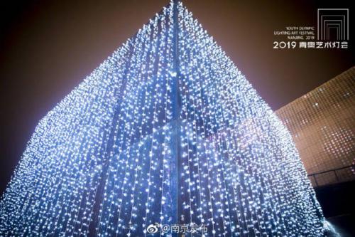 2月14日晚上去“爱墙”告白，有500架无人机空中示爱