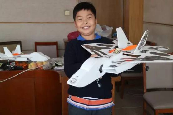 盐城举行首次少年级无人机飞行考试 50多名小学员全部通过