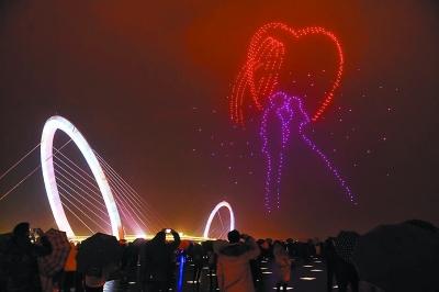 明晚青奥灯会的无人机表演视天气而定，双休日加演一场