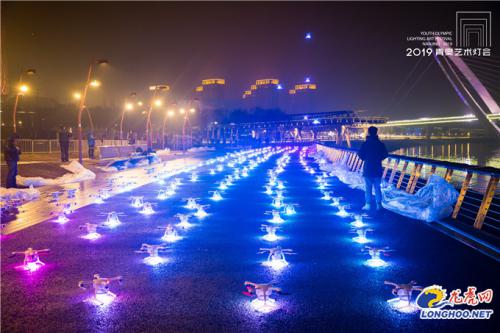 500架无人机再次燃亮建邺夜空 吸引近四万名游客前来围观