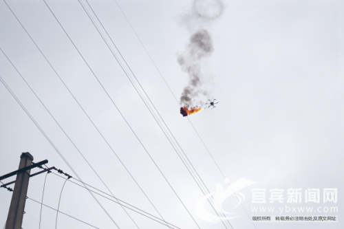 宜宾供电亮“绝招” 无人机喷火技术排隐患