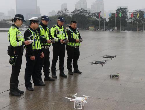 南宁交警用无人机抓违停 仅2月份就查处438起