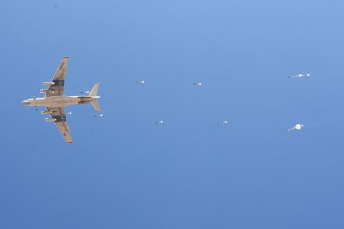 俄罗斯开发配备氧气设备的新型降落伞系统