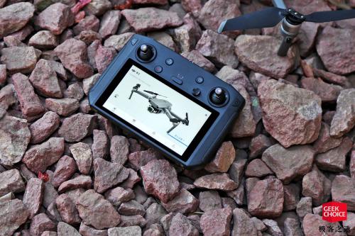 极客之选 Vlog | 大疆这款 4000 块的无人机遥控器究竟有何特别？