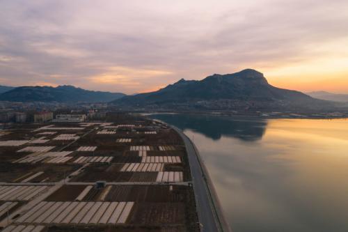 航拍济南卧虎山水库，无人机镜头下“济南大水缸”山青水秀美如画