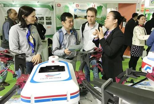 这个会上，最耀眼的居然是他