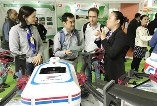 CAA农航展，天鹰兄弟智能农用无人机成大热门