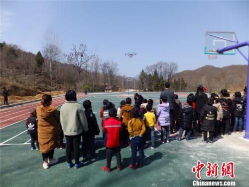 河南航空科普进校园：让山里娃爱上无人机