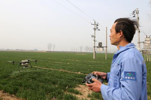 河南滑县：农用植保无人机助力小麦春管