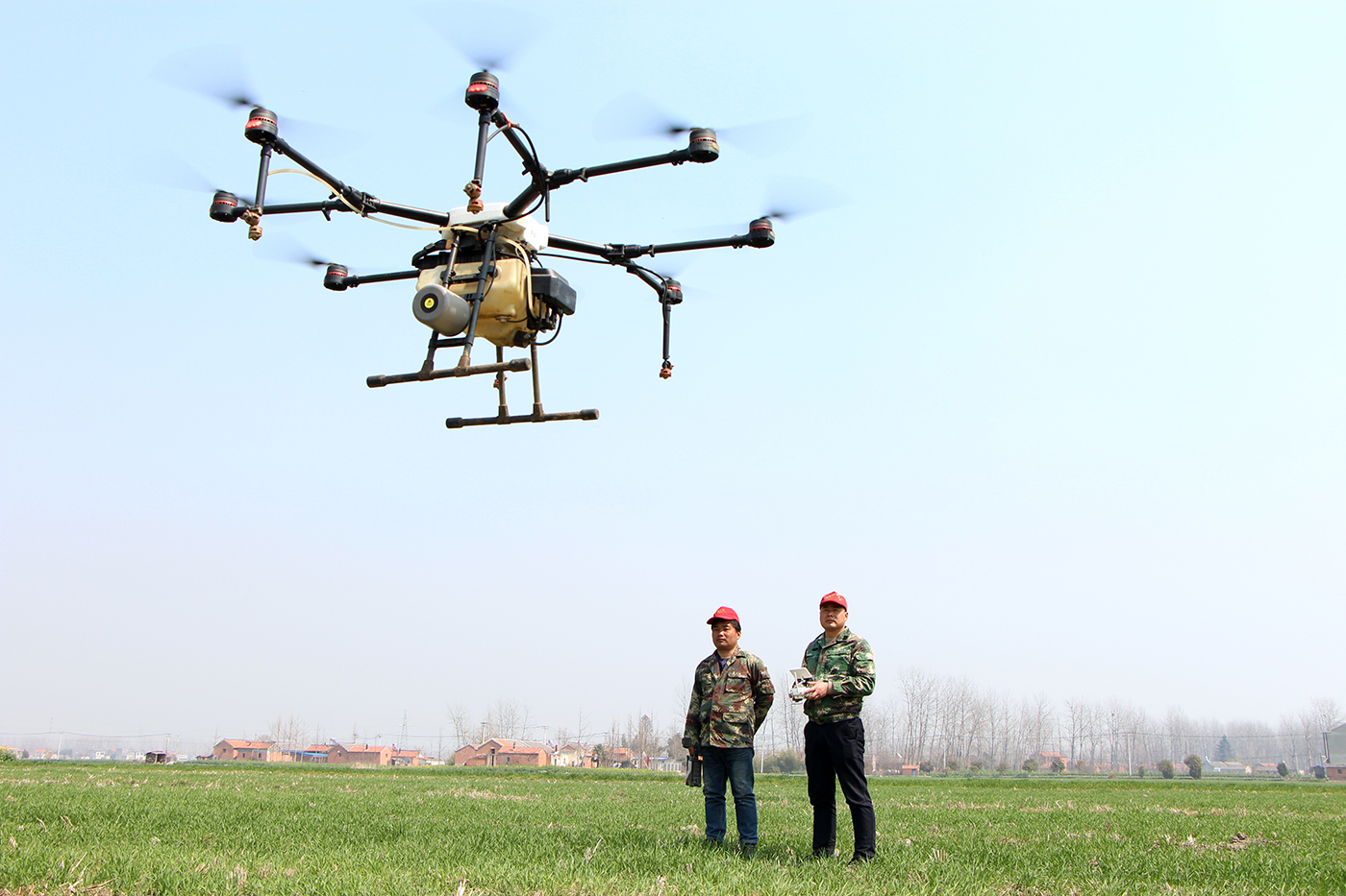 宝应：无人机田间植保助春耕