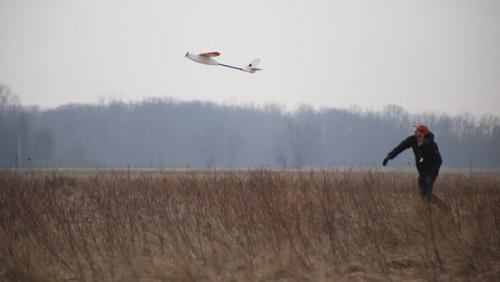 实践证明：结构电池使无人机飞行时间增加一倍