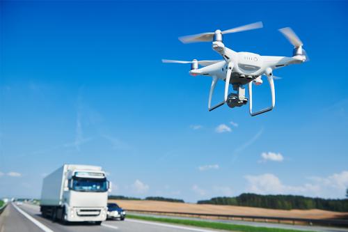 无人机成为辅助执法小能手，这些“副作用”需避免