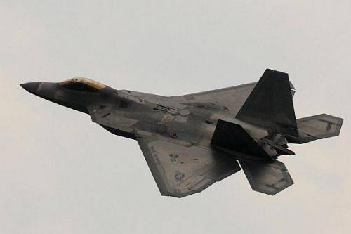 美国国防部认为激光武器在应对蜂群无人机方面具有优势