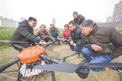 新款植保无人机 每日喷洒五百亩