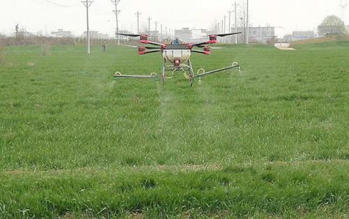 现在种粮大户家家都用无人机，时代变迁飞速发展