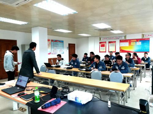 超高压梧州局组织人员进行无人机取证培训