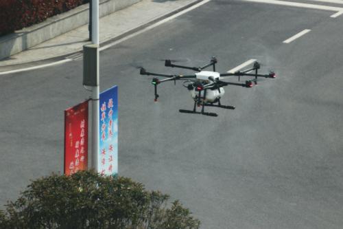 一小时一架无人机，长沙航院完成全院植保农药喷洒