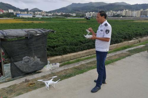 吉阳区生态环境局启用无人机巡查秸秆焚烧 实现全域监控