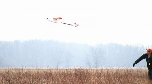 无人机展翼内藏玄机，电池结构延续航力