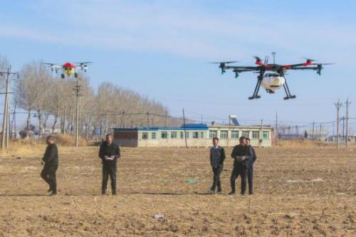 沈阳辽中区：无人机保养培训 农民科技备春耕