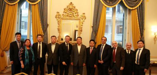 北汽集团党委书记、董事长徐和谊一行与莱奥纳多直升机举行高层会晤