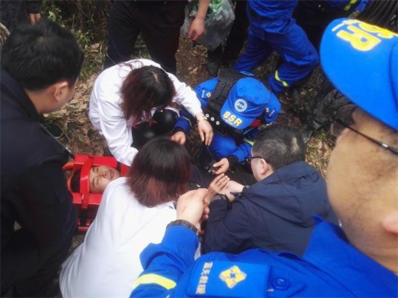 独自登山迷路失踪69小时 无人机发现踪迹成功营救