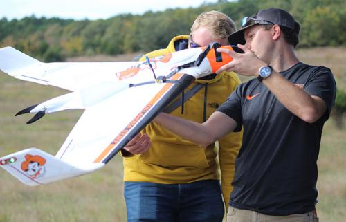 俄克拉荷马州立大学获得FAA颁发的蜂群无人机飞行授权