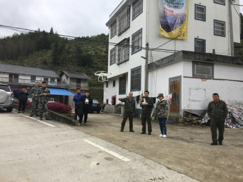 九都镇启用无人机溪边村开展禁种铲毒巡山踏查