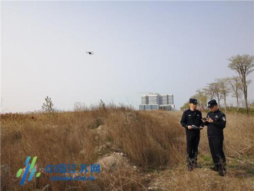 连云港新城边防派出所运用无人机技术勘查辖区罂粟种植